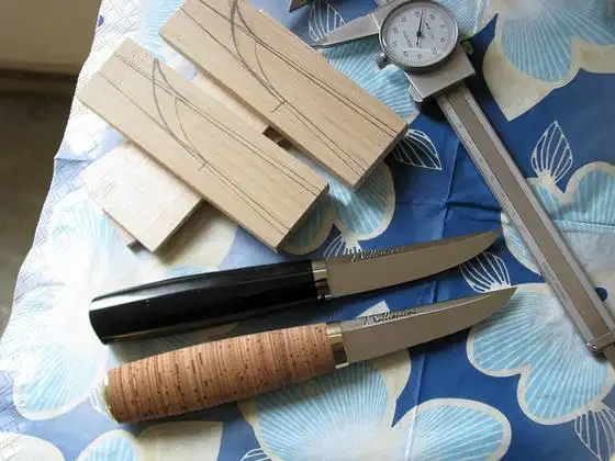 刀匠joonas kallioniemi 手工制作黑色刀柄puukko刀具全过程