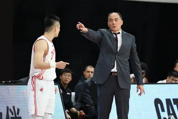 告别青岛出任中国篮协青训总监张斌年轻队员成长让我欣慰