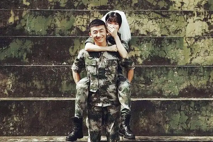 军恋异地恋图片可爱(异地恋见面图片可爱)3