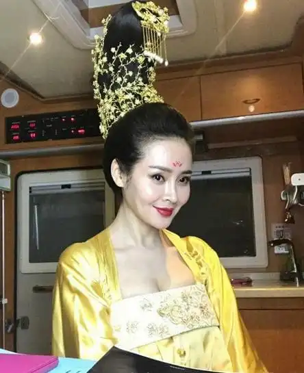 古装大剧《盛唐幻夜》正式开拍,于明加饰演深谋远虑的掌权者武则天一