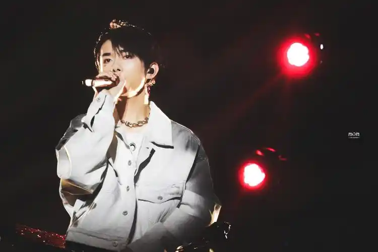 玊尔演唱会,独一无二的易烊千玺 - 堆糖,美图壁纸兴趣社区