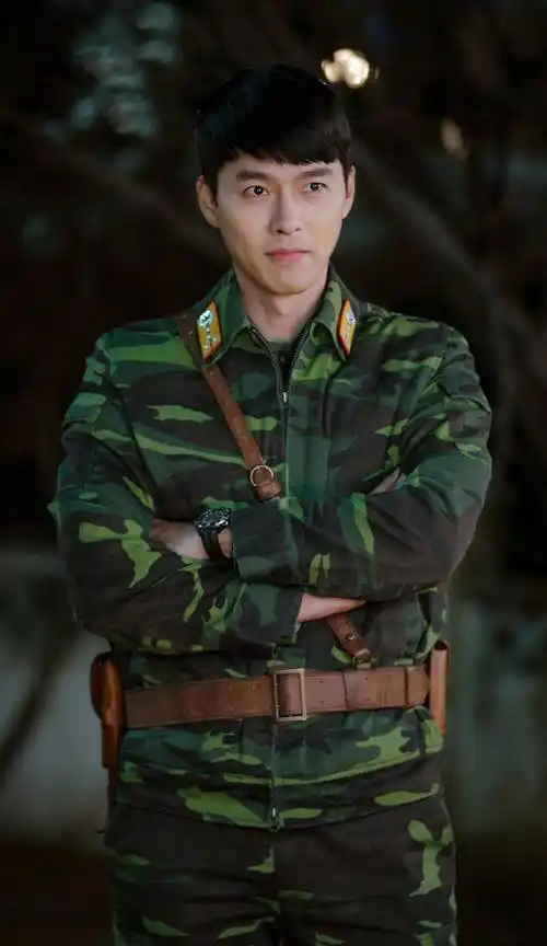 原创37岁玄彬新剧造型曝光军装的他简直是行走中的荷尔蒙