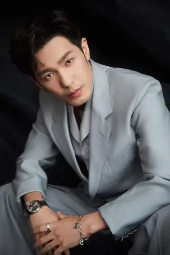 白宇荣获年度突破电影演员角色表现力备受认可