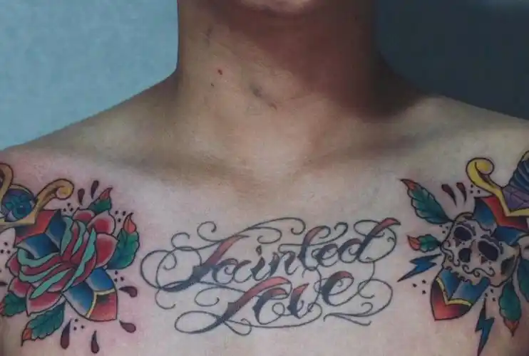 有点相似的两款胸前图腾纹身(2) - 纹身秀