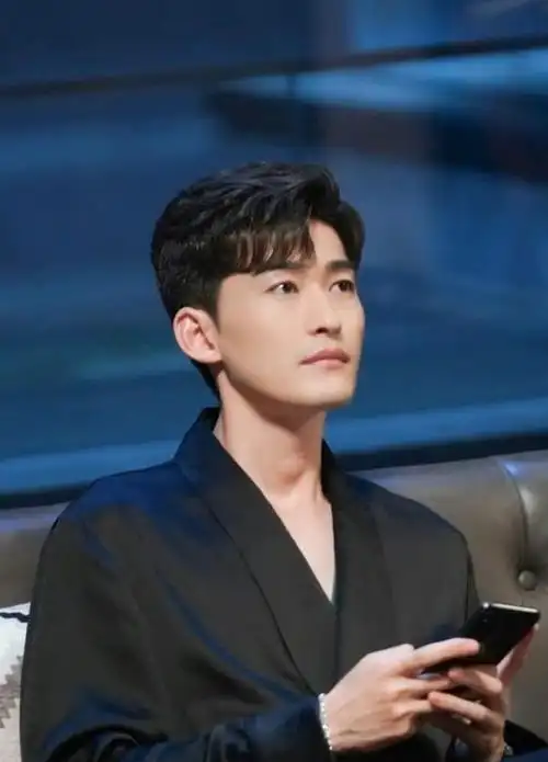 张翰主演的《东八区的先生们》国内惨遭下架,却即将在韩国播出