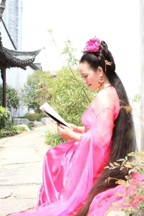 长发仙子沈淑香古装风采22