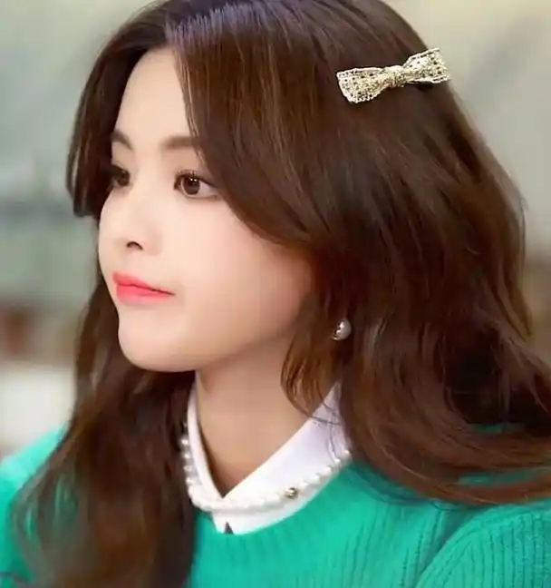 回顾杨超越:从打工妹变成明星,年入千万的她,没你想的那么简单