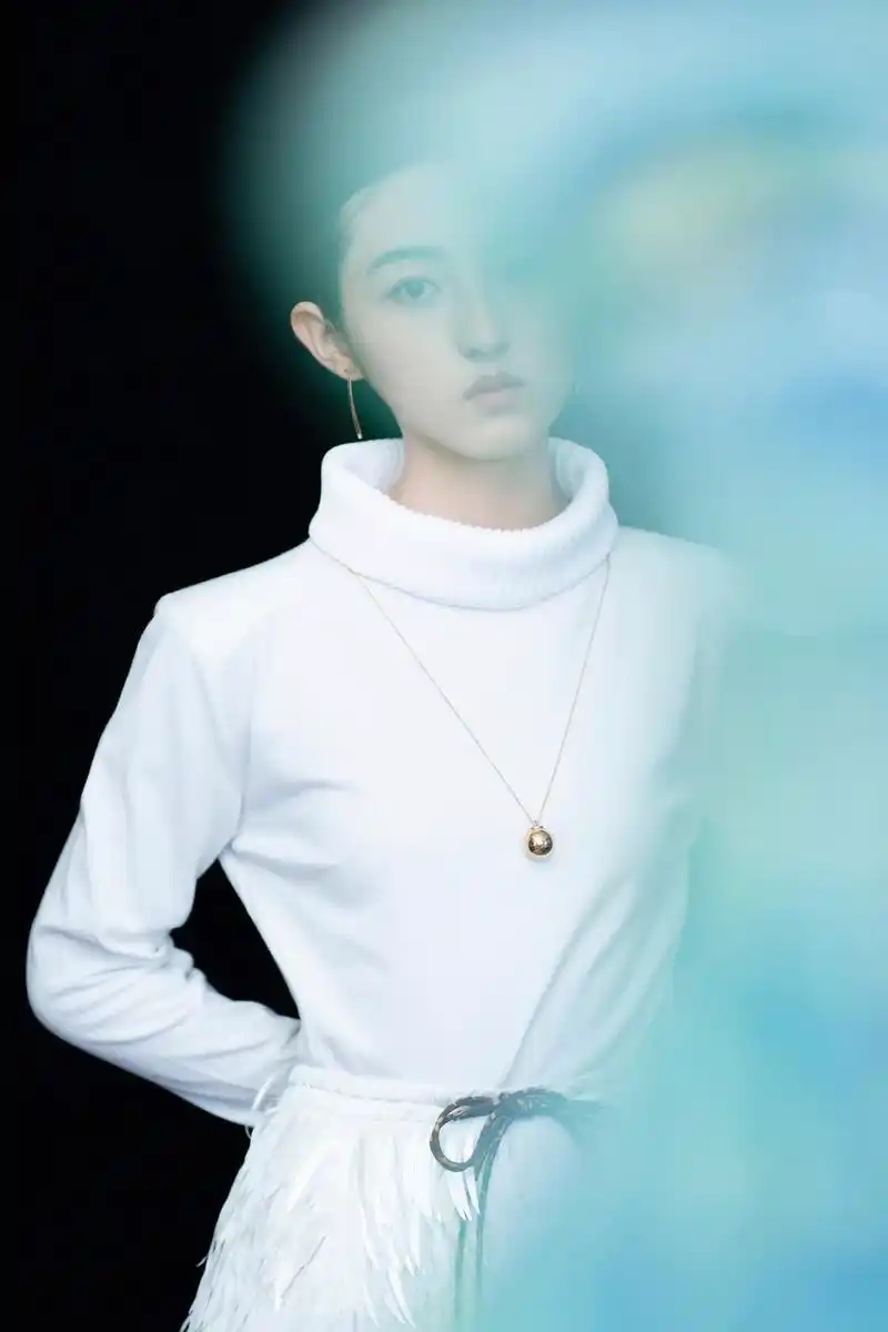 清新如皎月,亦如乘纯白羽翼,愿小二枫永远自在驰骋于电影天空.