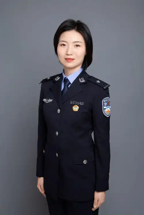 铿锵玫瑰绽芳华警察蓝里的那抹巾帼红