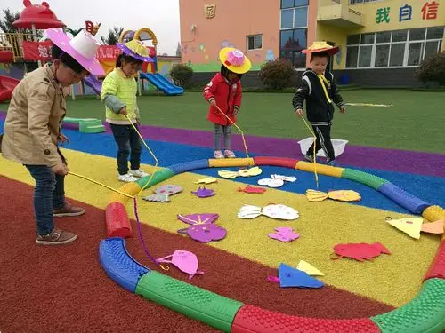 勉县旧州中心幼儿园户外游戏比赛活动