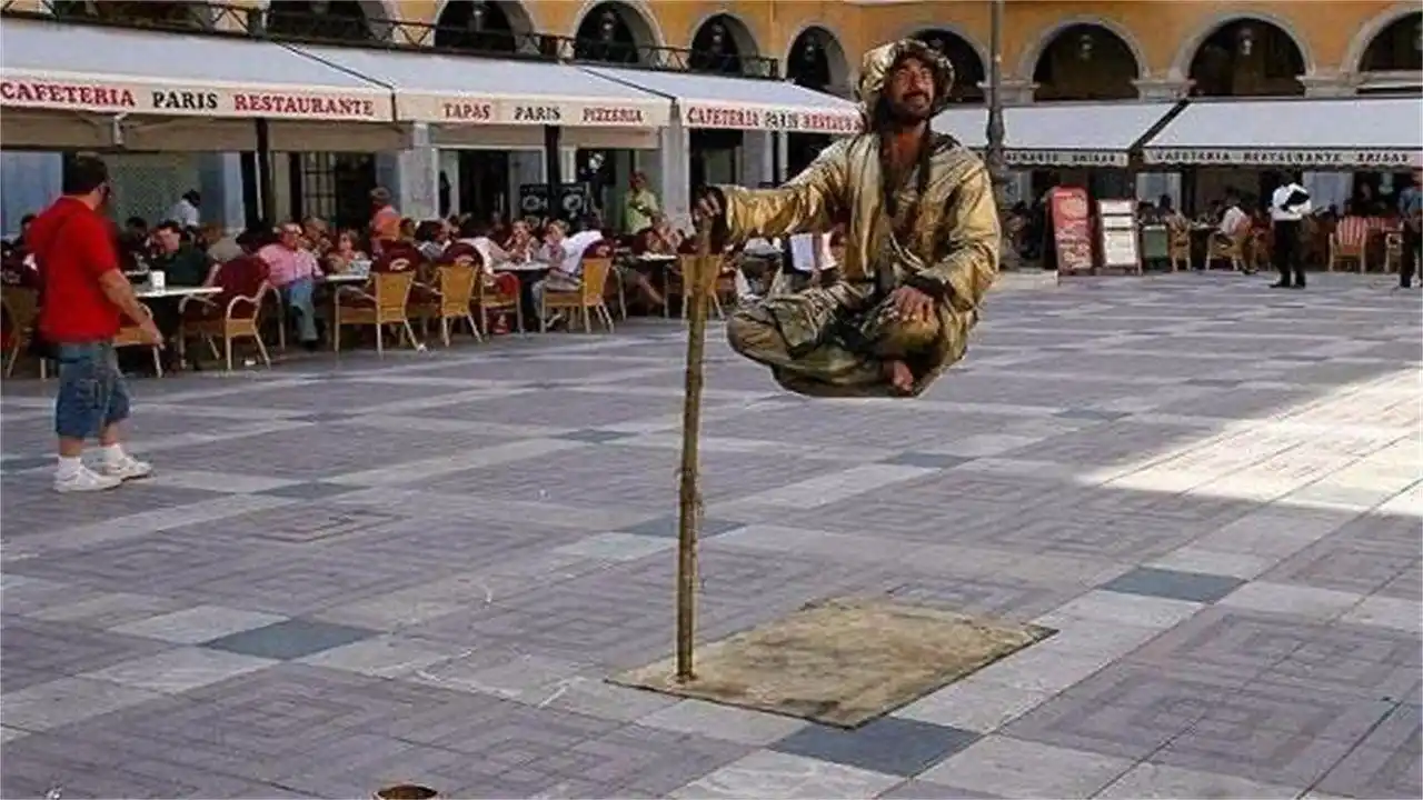 人体悬浮术是如何做到的?魔术师道出实情,看完智商受到打击