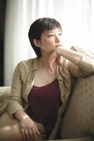 6月10日,亚洲大酒店,演员袁立.新京报记者 王嘉宁 摄