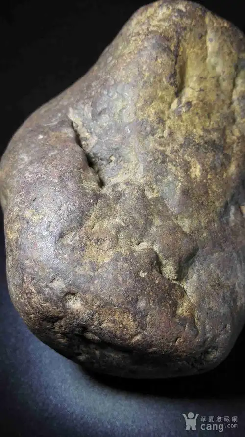 超大号陨石一个