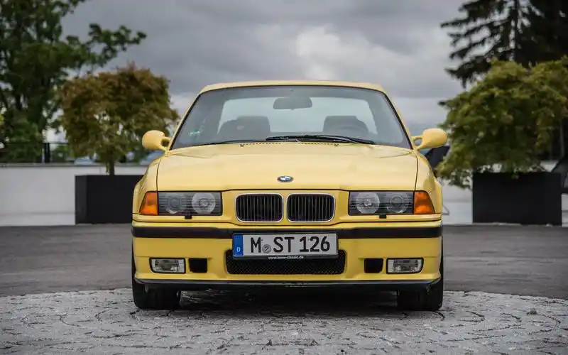 [cc]经典老车评测:第三代宝马3系 e36 323i——前置后驱,六缸自吸