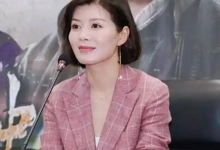 傅程鹏:成名后抛妻弃子,转身娶小8岁港姐,前妻逆袭,他糊了_程愫