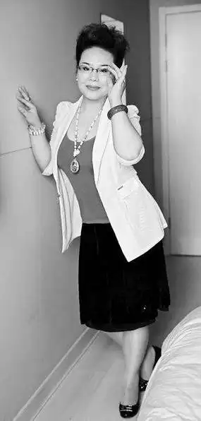 中国戏曲界第一位变性演员边玉洁西安拜师