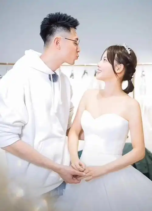 与张嘉倪结婚多年不办婚礼买超更改微博简介婚变越传越离谱了