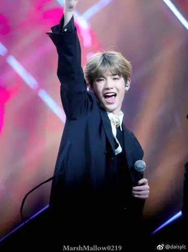 justin黄明昊,富二代中最可爱