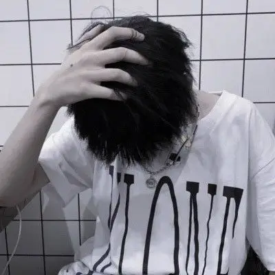 真人高冷遮脸男生头像