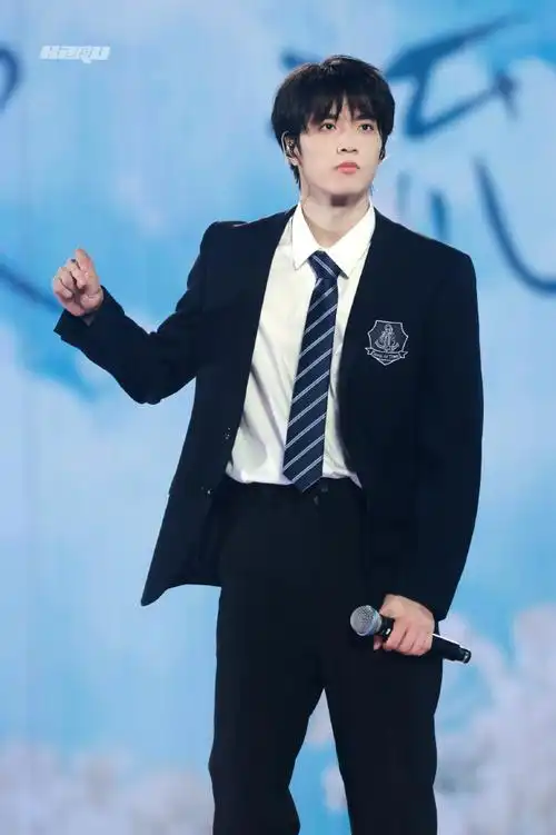 刘耀文校服男高