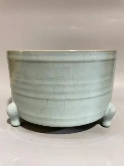 汝窑开片三足香炉