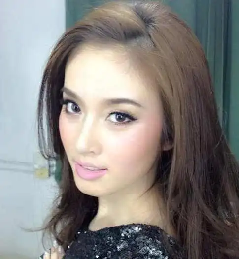 泰国最美人妖皇后poy 网友:比大部分女孩都美,美艳不可方物!_网易订阅