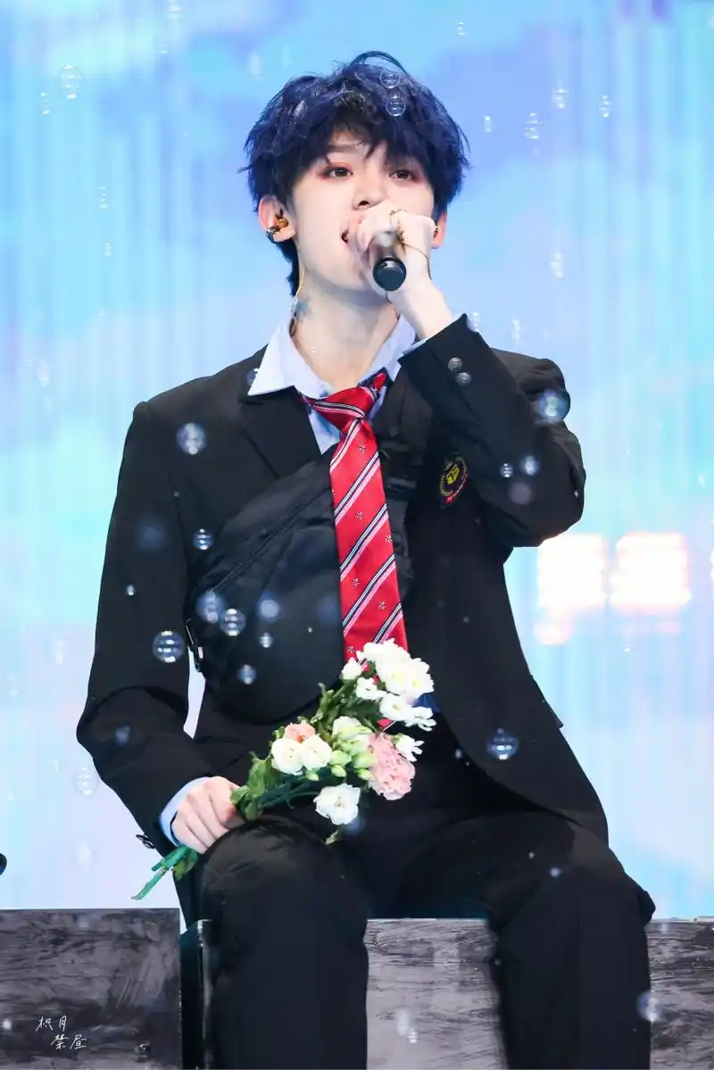 tf家族左航# #宝藏男孩左航# #左航蓝发# #左航zh#  啊啊啊 !!