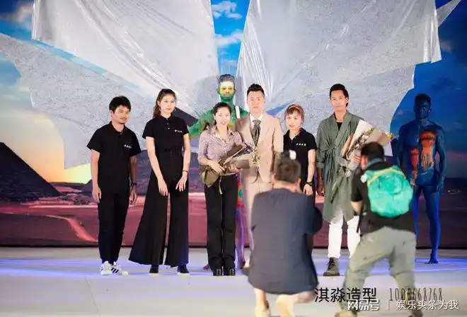 第四届中日韩颁奖盛典艺术家张淇淼人体彩绘大秀惊艳全场