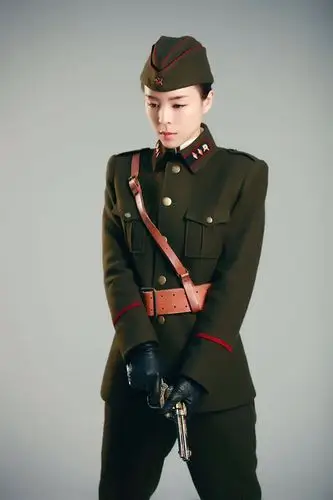 张静初军装造型曝光变身高冷特工