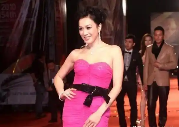 3段婚姻3个女儿,51岁再为小12岁老公生四胎,钟丽缇为啥这么拼?