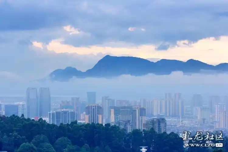 雨后西山睡美人