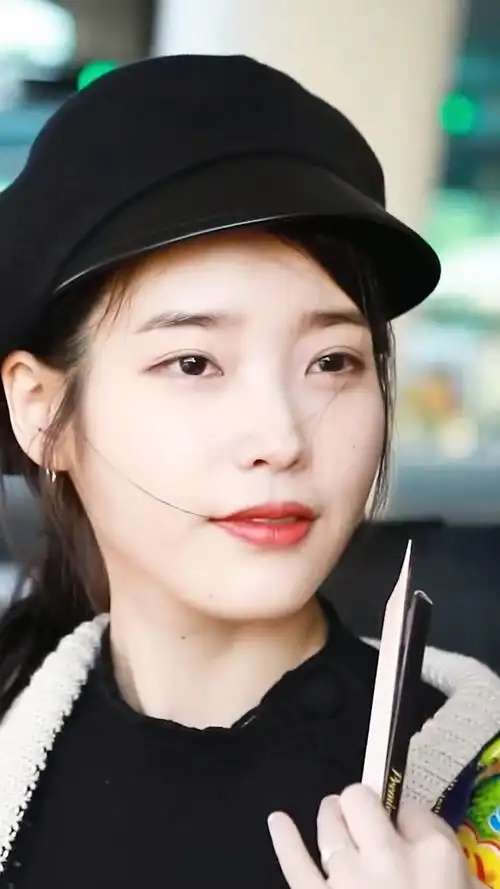 iu李知恩#这女孩的侧脸太优越了,得想个办法让她追我-度小视