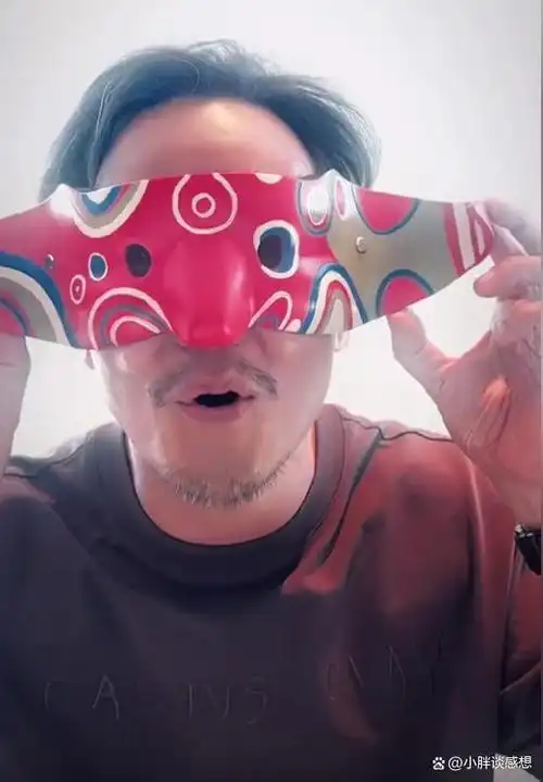 笑不活了,吴彦祖又戴上了面具,我却笑死在网友评论区里