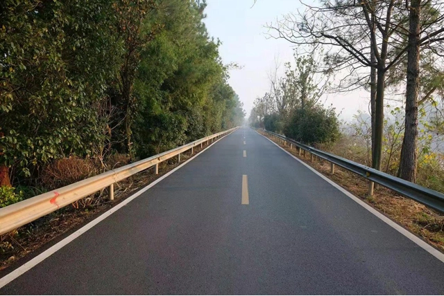 零陵区县级公路人何线乡村振兴幸福路