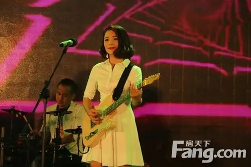 激动人心的要数丽江原生态乐队【夏天播放】压轴献唱,瞬间将活动现场