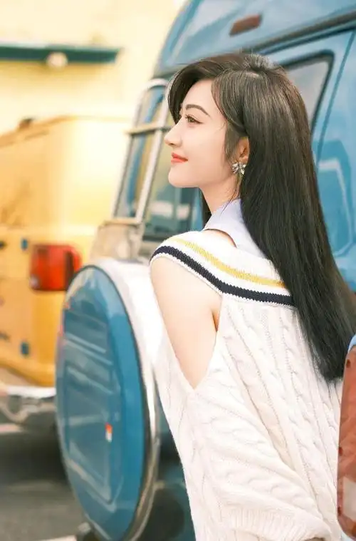 景甜完美侧颜照,太绝了,诠释了真正的"美丽".