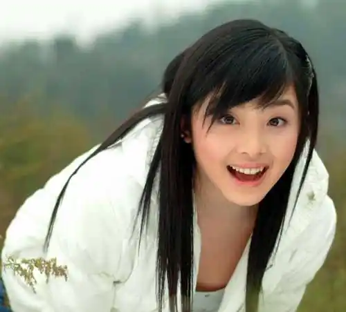 她是刘德华乾女儿,因一首歌红遍全国,如今却过 成这样 !