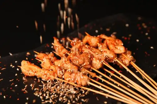 下岗女工创大业靠卤炸串串闯出一片天