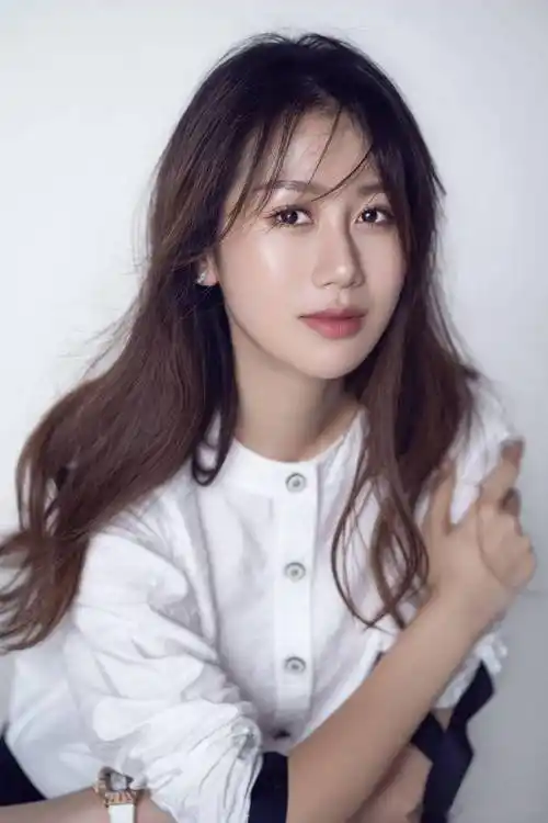 名模范前cba最美太太陈露成为majesty高尔夫签约赞助球手