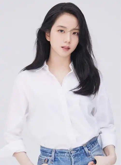 金智秀演员公式照,简单造型出镜,白衬衫配牛仔裤,素净而清透_美感_新