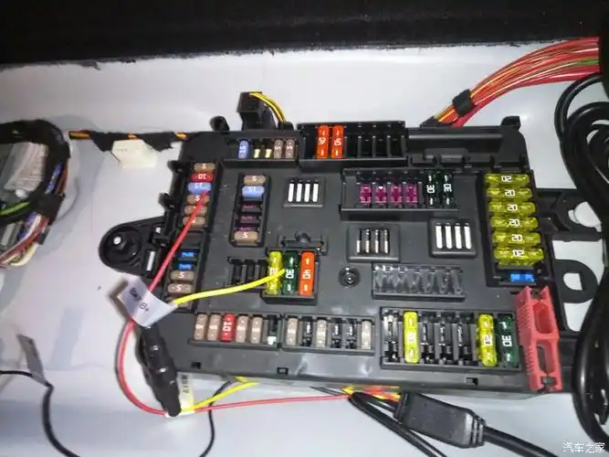 【图】懂保险丝的大神进来看看!_宝马3系论坛_汽车之家论坛