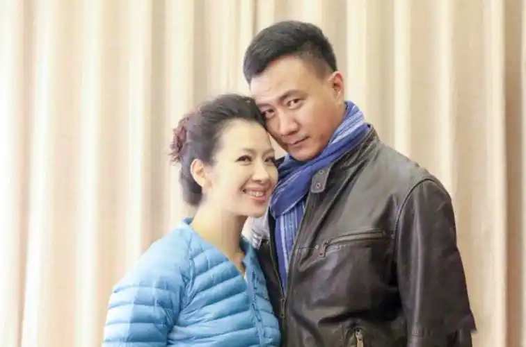 胡军:喝酒喝出来老婆,婚后绯闻不断,此生只爱2个女人 - 简书