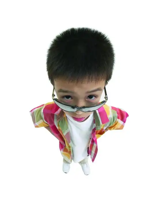 男孩搞怪特写图片特写可爱儿童人物表情男孩搞怪聚焦