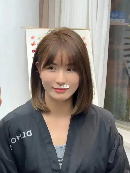 圆脸肉肉脸女生适合的锁骨发一刀切显脸小