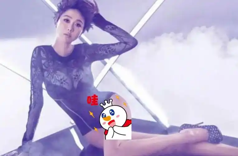 姜妍身材有多棒,穿最大码泳装都遮不住,李治廷,完美的黄金比例