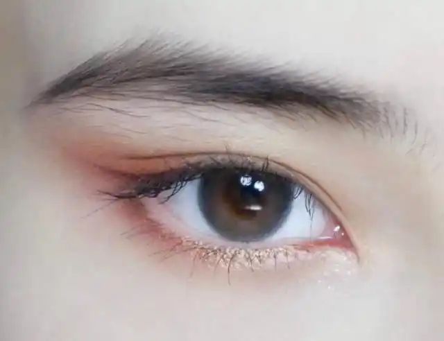 长脸配不配杏眼 圆脸配杏眼好看吗1,若是女子长了一双桃花眼,那必定是