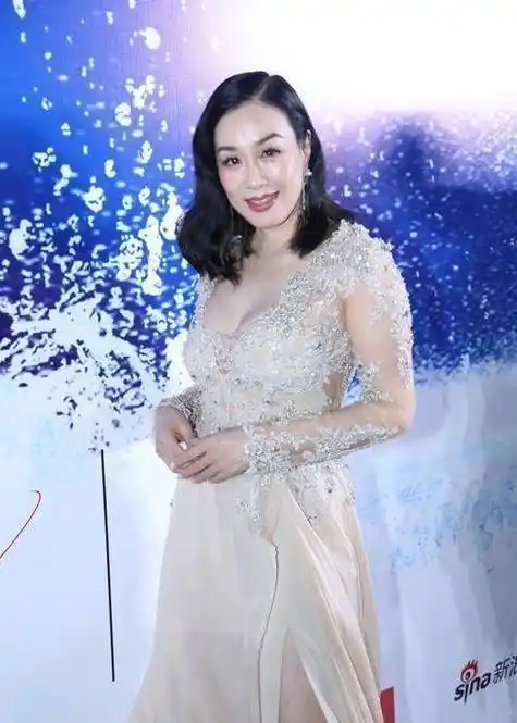 原创23岁大女儿获得选美亚军51岁钟丽缇成人生赢家