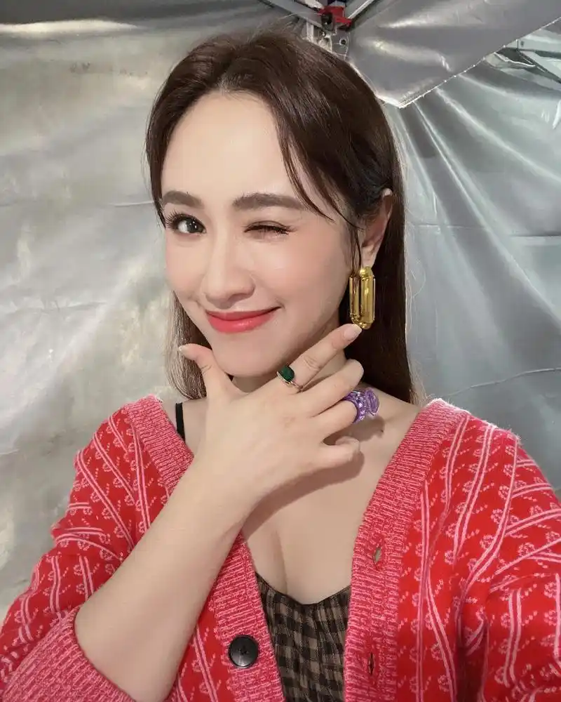 组图:吴宗宪女儿吴姗儒怀孕6个月 分享照片小腹平平气色好