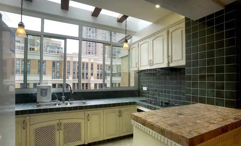 封闭式阳台厨房装修效果图