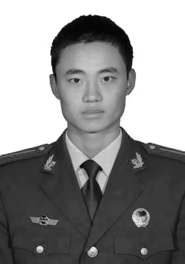 牺牲中队长张浩战友好想再听你叫一声好兄弟